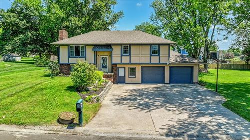 605 Benjamin Ave, Gower, MO, 64454-9373 | Card Image