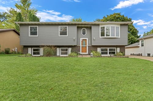 18 Sheehan Dr, Lake Villa, IL, 60046-8766 | Card Image
