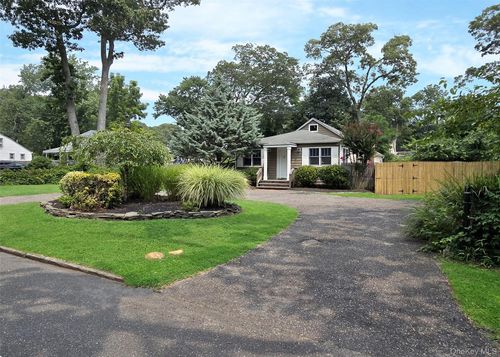 65 Magnolia Dr, Selden, NY, 11784-2041 | Card Image