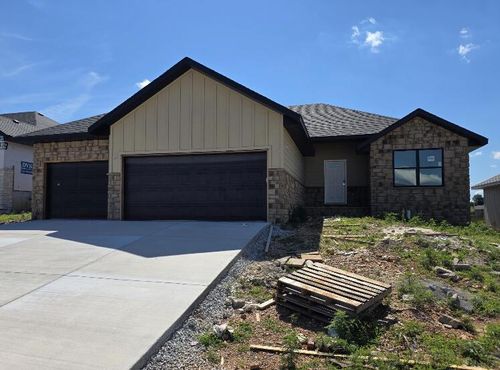 935 S Pindall Ln, Nixa, MO, 65714-4284 | Card Image
