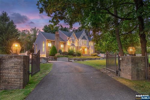 5 Williams Crst, Park Ridge, NJ, 07656-1887 | Card Image