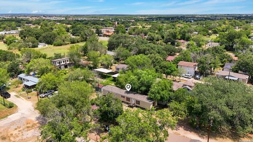 1117 Plum St, Floresville, TX, 78114-1727 | Card Image