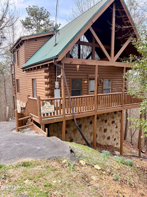 1724 Azalea Cir, Sevierville, TN, 37876-8957 | Card Image