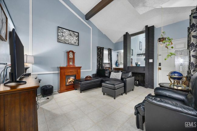 APT-5 - 3301 Columbus St, Condo with 3 bedrooms, 2 bathrooms and null parking in Bakersfield CA | Image 5