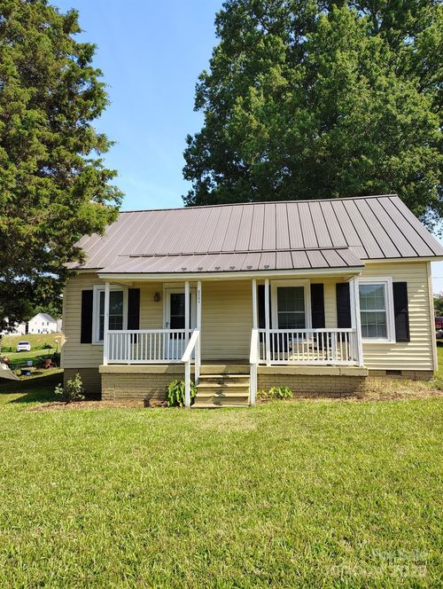 8504 Moores Chapel Rd, Charlotte, NC, 28214-1533 | Card Image