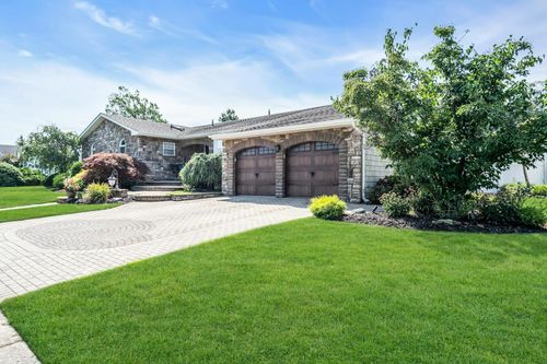 34 Andrews Dr, Massapequa Park, NY, 11762-4030 | Card Image