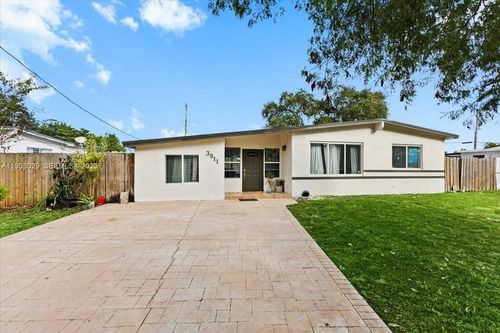 3911 Sw 32nd Ave, West Park, FL, 33023-6313 | Card Image