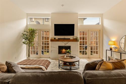 103-4015 Holland Ave, Dallas, TX, 75219-3838 | Card Image