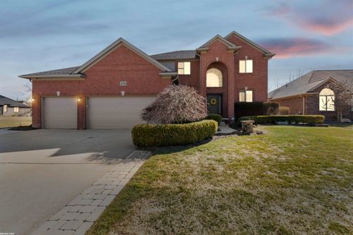 21736 Pine Cone Dr, Macomb, MI, 48042-4365 | Card Image