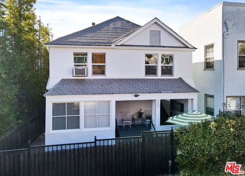 b-29 Brooks Ave, Venice, CA, 90291-9057 | Card Image