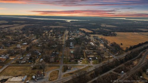 1401 S Mcquarrie Ave, Wagoner, OK, 74467-7914 | Card Image