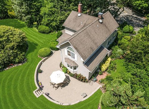 111 Stony Hollow Road, Huntington, NY, 11721 | Card Image