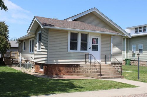 105 Grant Ave, Lowden, IA, 52255-9590 | Card Image