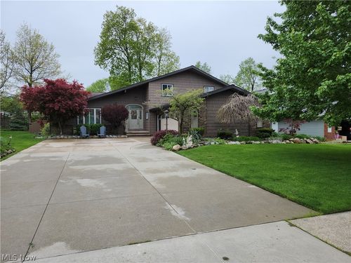 7680 Aldersyde Dr, Middleburg Heights, OH, 44130-7101 | Card Image