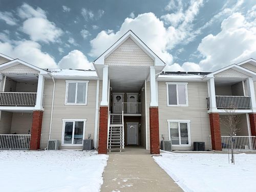 5-10 Broadway Court Nw, Redcliff, AB, T0J2P0 | Card Image
