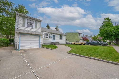 46 Pubins Ln, Garden City Park, NY, 11040-3419 | Card Image