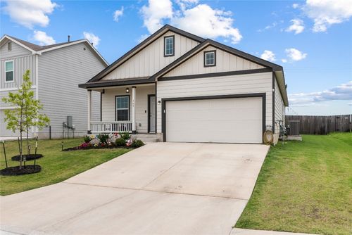 509 Halfmoon Dr, Lockhart, TX, 78644-3870 | Card Image