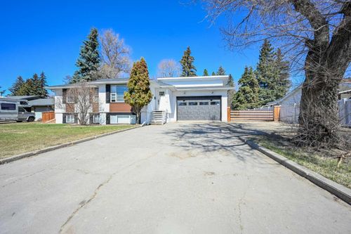9910 105 Ave, Grande Prairie, AB, T8V1G9 | Card Image