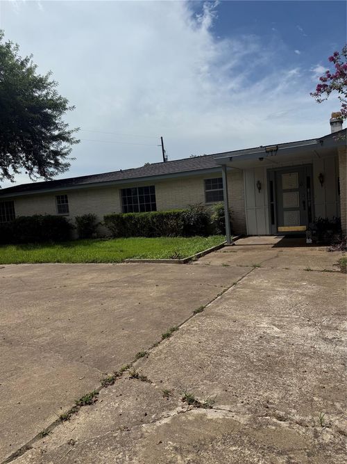 717 E Sycamore St, Fresno, TX, 77545-7897 | Card Image