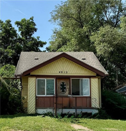 4015 E 68th Ter, Kansas City, MO, 64132-1441 | Card Image