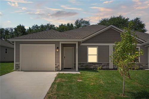 3824 Nw 93rd Street, Kansas City, MO, 64154 | Card Image