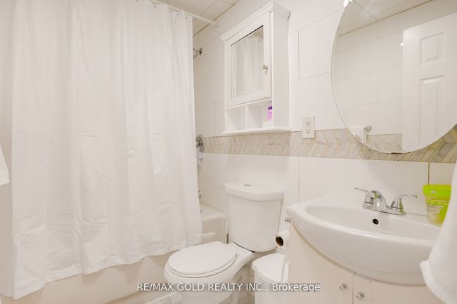 9 Havendale Crt, House attached with 4 bedrooms, 2 bathrooms and 5 parking in Brampton ON | Image 23