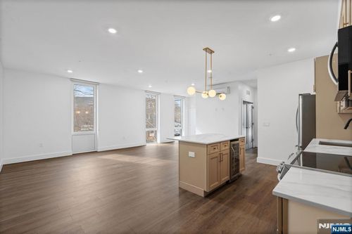 21 Lincoln Park, Newark, NJ, 07102-2301 | Card Image