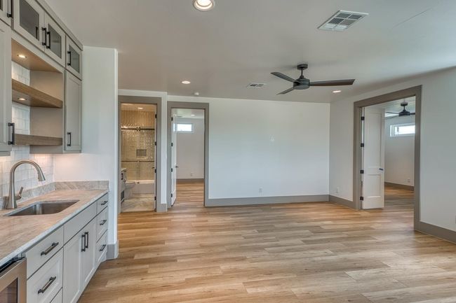 208 E Lakeshore Dr, House other with 4 bedrooms, 5 bathrooms and null parking in Sunrise Beach TX | Image 16