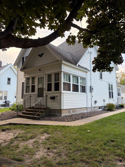 815 E Center St, Rochester, MN, 55904-4602 | Card Image