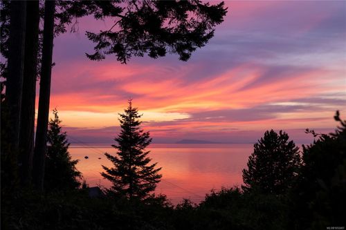 489 Bayview Terr, Qualicum Beach, BC, V9K1G3 | Card Image