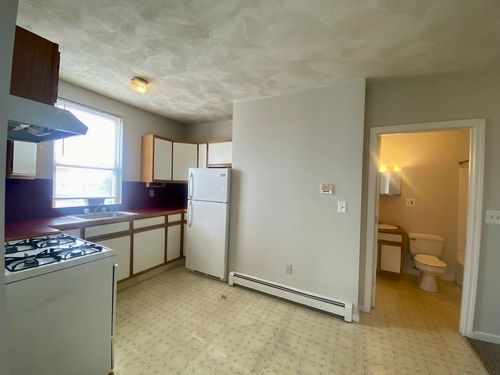 2b-594 Somerville Ave, Somerville, MA, 02143-3258 | Card Image