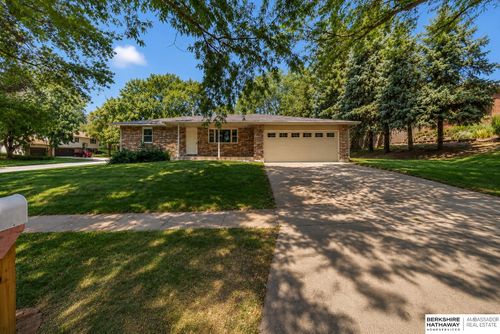4201 Belridge Dr, Lincoln, NE, 68521-1927 | Card Image