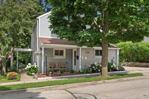 5713 Clover Ln, Greendale, WI, 53129-2415 | Card Image