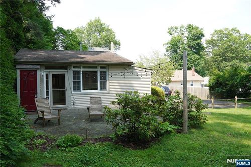 41 Wyckoff Ave, Wyckoff, NJ, 07481-3101 | Card Image