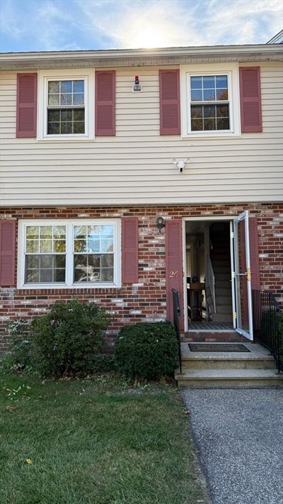 26 - 52 Pawtucket Blvd, Condo with 2 bedrooms, 2 bathrooms and 3 parking in Tyngsborough MA | Image 1