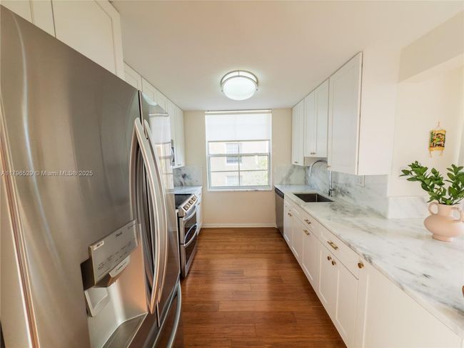 APT-3302 - 520 Se 5 Th Ave, Condo with 3 bedrooms, 2 bathrooms and null parking in Fort Lauderdale FL | Image 13