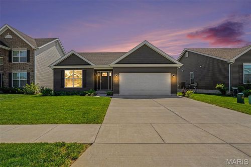 906 Palisades Cir, Saint Charles, MO, 63301-3828 | Card Image
