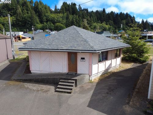 566 Greenwood Ave, Reedsport, OR, 97467-1437 | Card Image