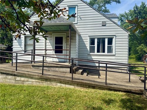 2526 Stocker Ave, Youngstown, OH, 44505-3941 | Card Image