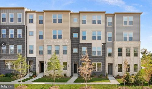 19711 Misty Moss Sq, Ashburn, VA, 20147-4678 | Card Image