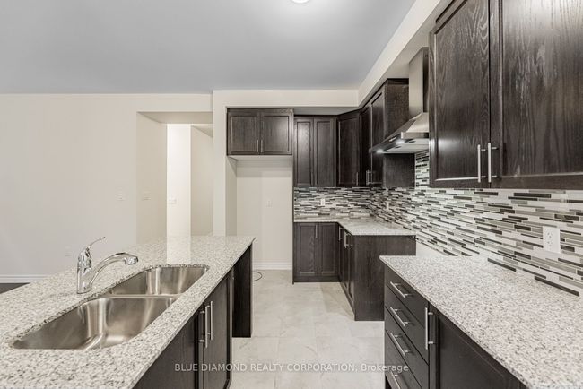 617 Bearberry Pl, House other with 4 bedrooms, 3 bathrooms and 1 parking in Milton ON | Image 5