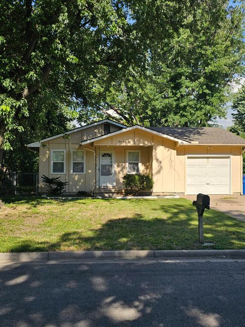 926 Money St, Augusta, KS, 67010-1333 | Card Image