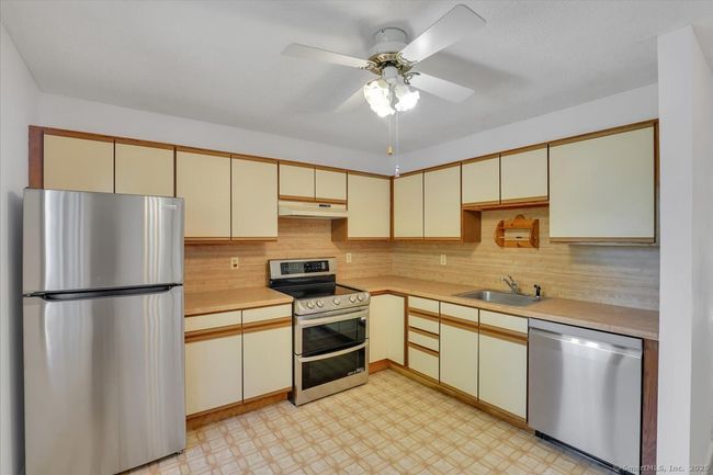 APT-61 - 489 Wolcott St, Condo with 2 bedrooms, 2 bathrooms and null parking in Bristol CT | Image 7