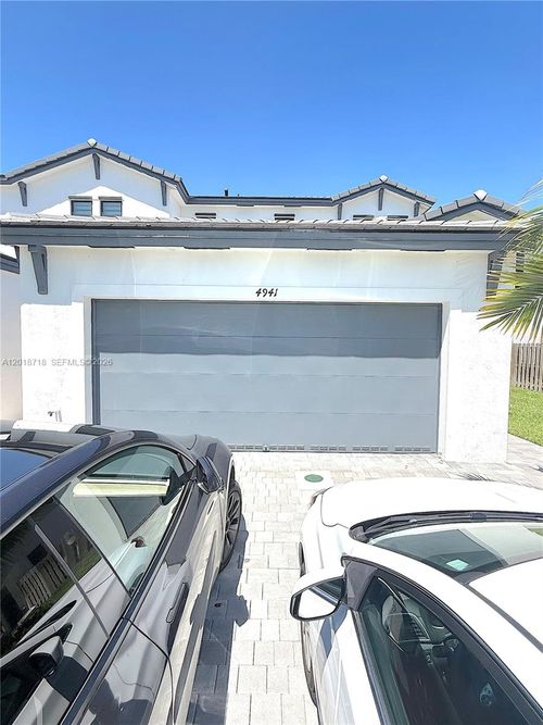5838-4941 Oakmont Dr, Fort Lauderdale, FL, 33312-5678 | Card Image