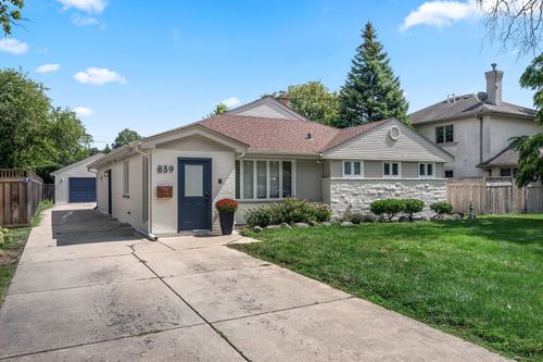839 Meadowlark Ln, Glenview, IL, 60025-4127 | Card Image