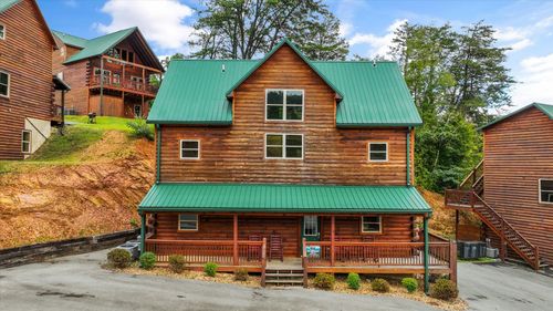 2932 Fiddlers Creek Way, Pigeon Forge, TN, 37863-5100 | Card Image