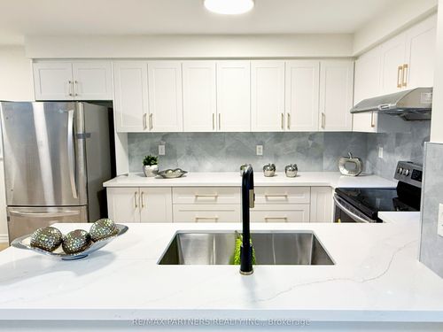 516 Bur Oak Ave, Markham, ON, L6C3A9 | Card Image