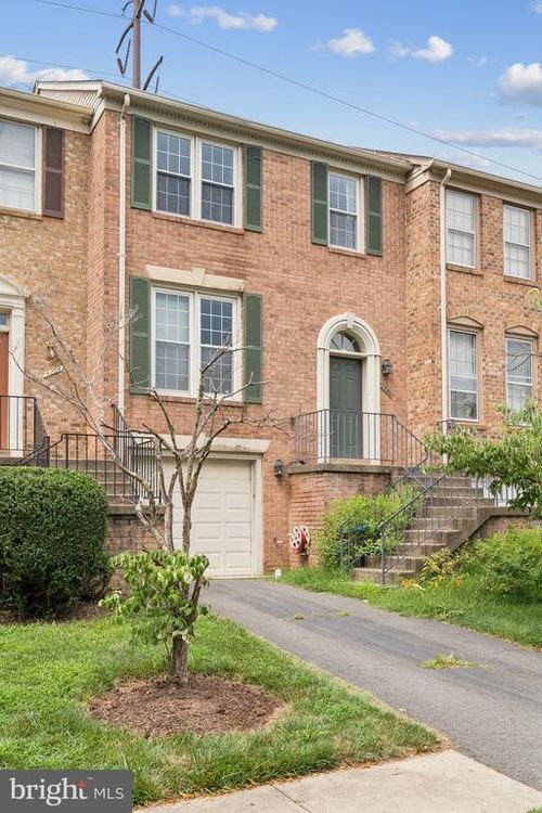 4262 Fox Lake Dr, FAIRFAX, VA, 22033-2860 | Card Image