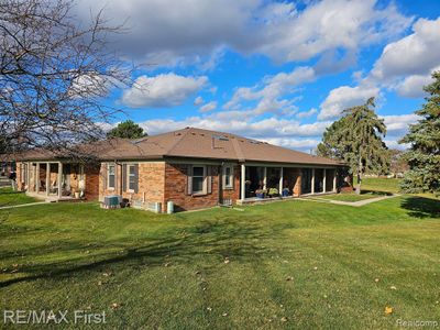 39 - 49012 Hickory, Condo with 2 bedrooms, 2 bathrooms and null parking in Shelby Twp MI | Image 1