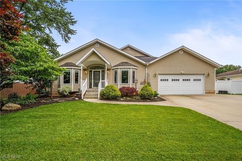 1549 Galaxy Dr, Mogadore, OH, 44260-1915 | Card Image